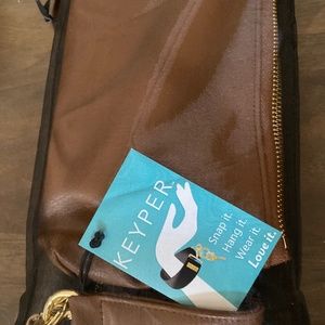 Keyper wristlet set in brown